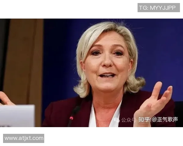 法国黑人足球明星夫人展现优雅风采与家庭幸福生活的真实写照